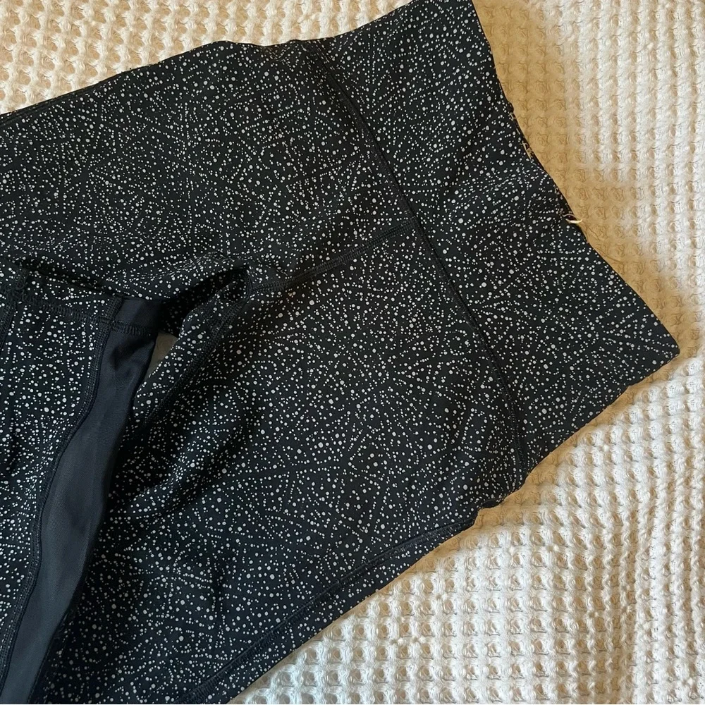 Lululemon Train Times 7/8 Pant 25"
Night View White Black / Black - Picture 2 of 6